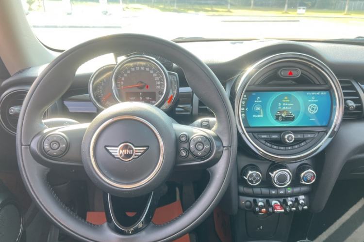 Used MINI 2018 1.5T COOPER Classic Edition Interior 6