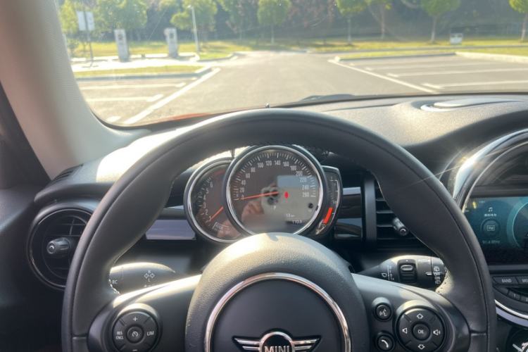 Used MINI 2018 1.5T COOPER Classic Edition Interior 7
