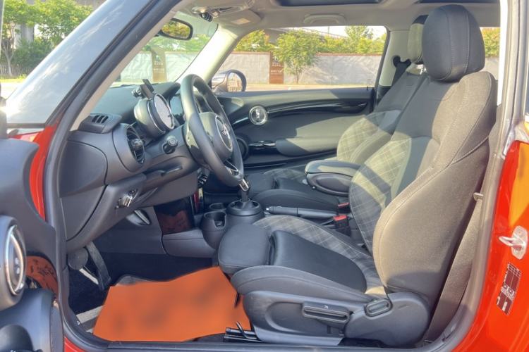 Used MINI 2018 1.5T COOPER Classic Edition Interior 8