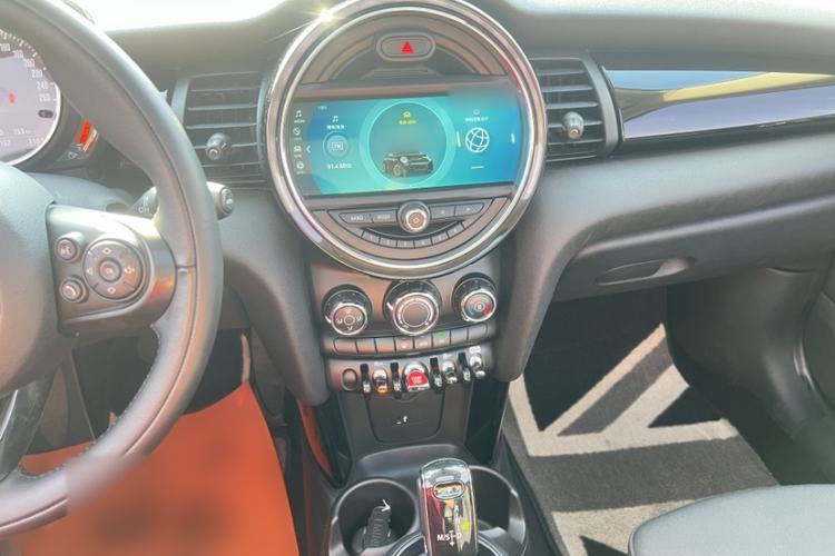 Used MINI 2018 1.5T COOPER Classic Edition Interior 9