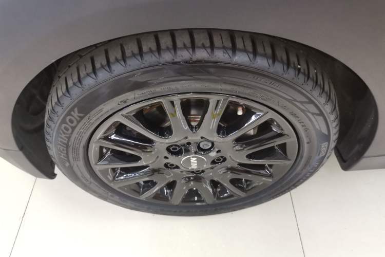 Used MINI 2018 1.5T COOPER Classic Edition Left Front Wheel Hub