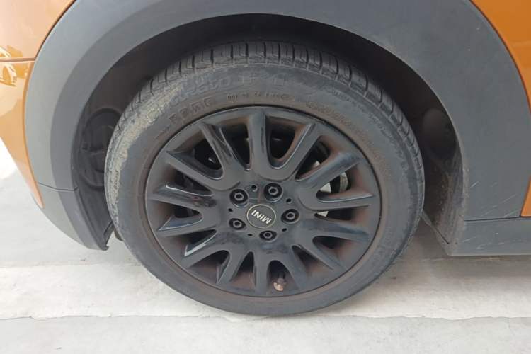 Used MINI 2018 1.5T ONE PLUS Left Front Wheel Hub