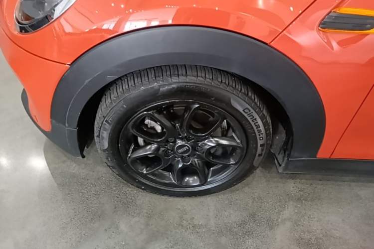 Used MINI 2018 1.5T ONE Left Front Wheel Hub