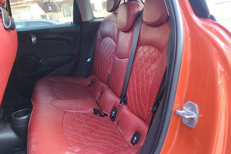 Used MINI 2018 1.5T ONE Five-Door Edition Left Rear Seat