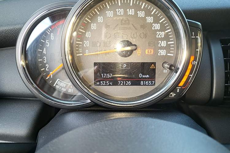 Used MINI 2018 1.5T ONE Five-Door Edition Odometer Close Up