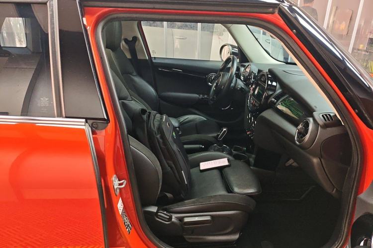Used MINI 2018 1.5T COOPER Artist Five-Door Edition Right Front Seat
