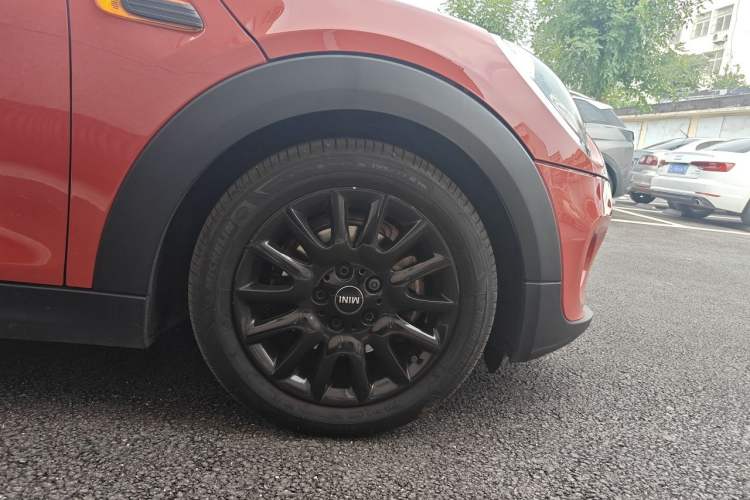 Used MINI 2018 1.5T ONE PLUS Five-Door Edition Right Front Wheel Hub