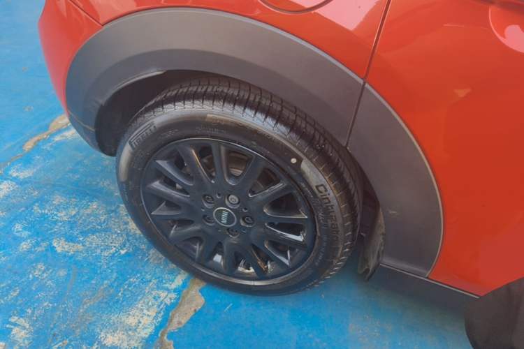 Used MINI 2018 1.5T ONE PLUS Five-Door Edition Right Rear Wheel Hub