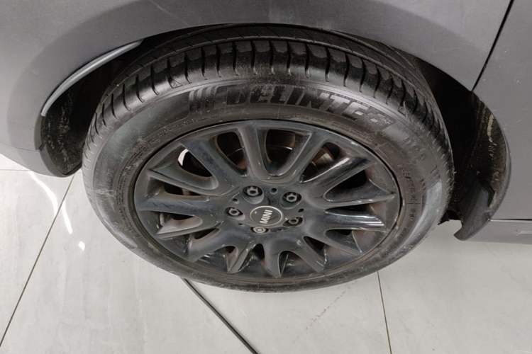 Used MINI 2018 1.5T ONE PLUS Five-Door Edition Right Rear Wheel Hub