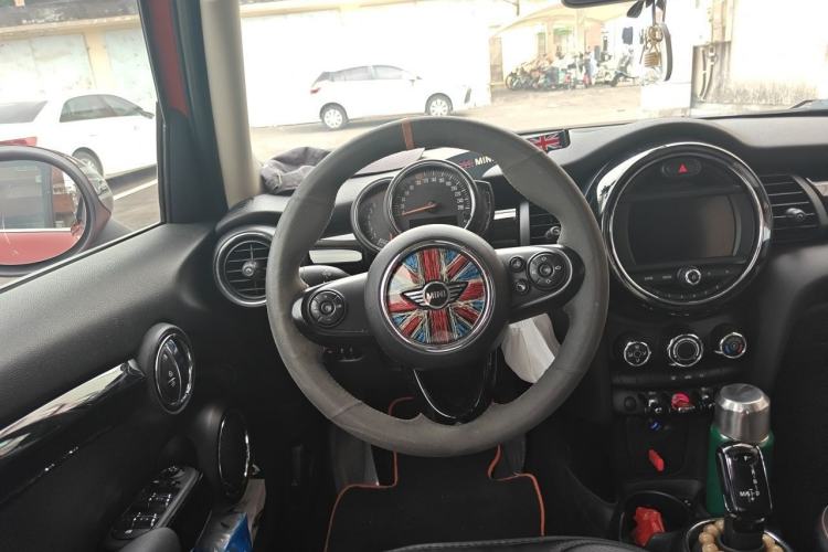 Used MINI 2018 1.5T ONE PLUS Five-Door Edition Steering Wheel