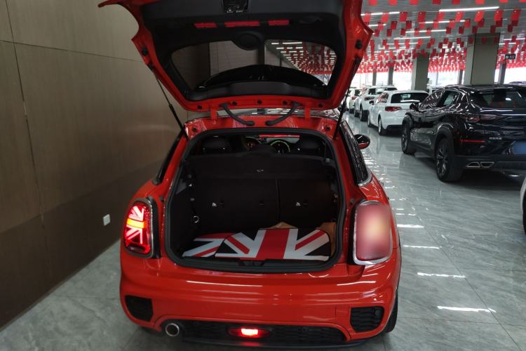 Used MINI 2018 1.5T COOPER Racing Edition Five-Door Version Trunk