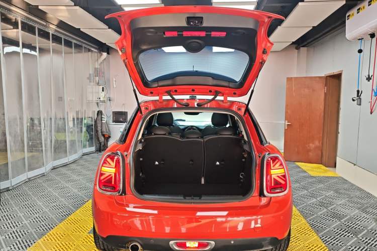 Used MINI 2018 1.5T COOPER Artist Five-Door Edition Trunk