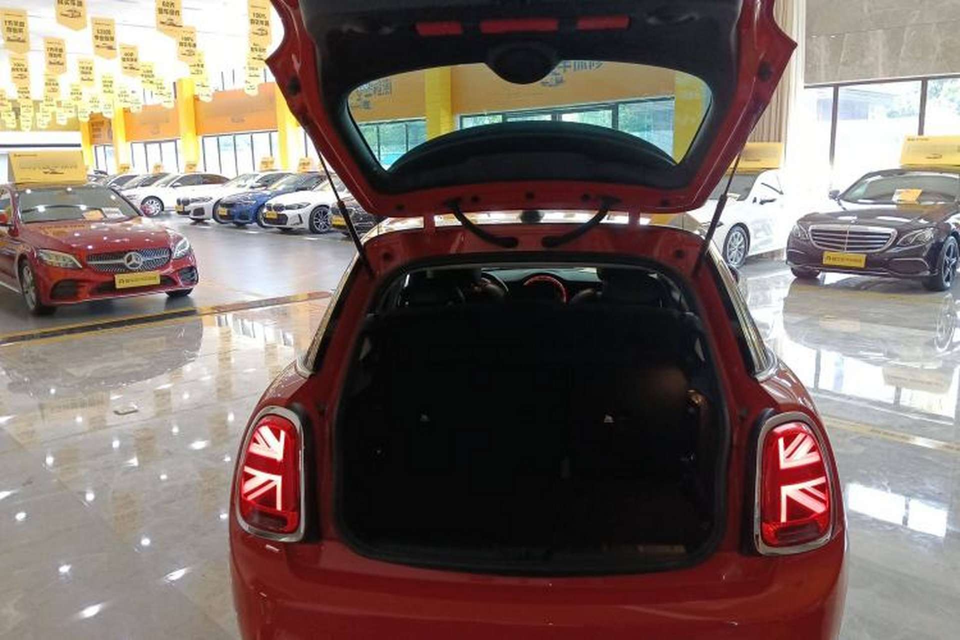 Used MINI 2018 2.0T COOPER S Classic Edition Five-Door Version Trunk