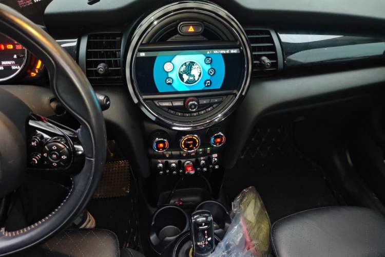 Used MINI 2018 1.5T COOPER Artist Audio And AC Panel