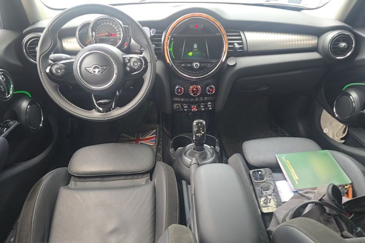 Used MINI 2018 1.5T COOPER Artist Five-Door Edition Center Console