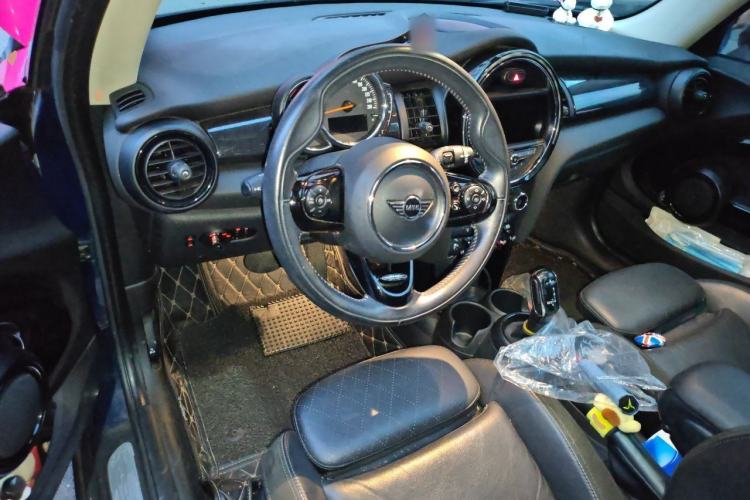Used MINI 2018 1.5T COOPER Artist Center Console