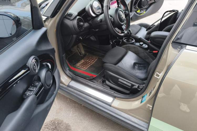 Used MINI 2018 1.5T COOPER Classic Edition Five-Door Version Driver Seat