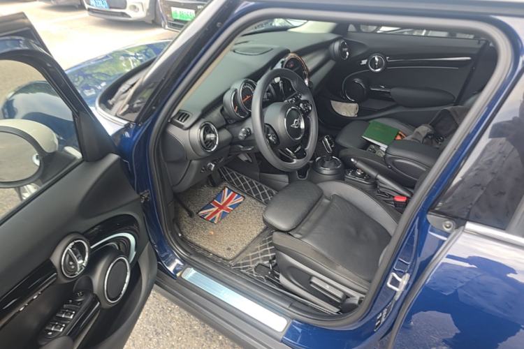 Used MINI 2018 1.5T COOPER Artist Five-Door Edition Driver Seat