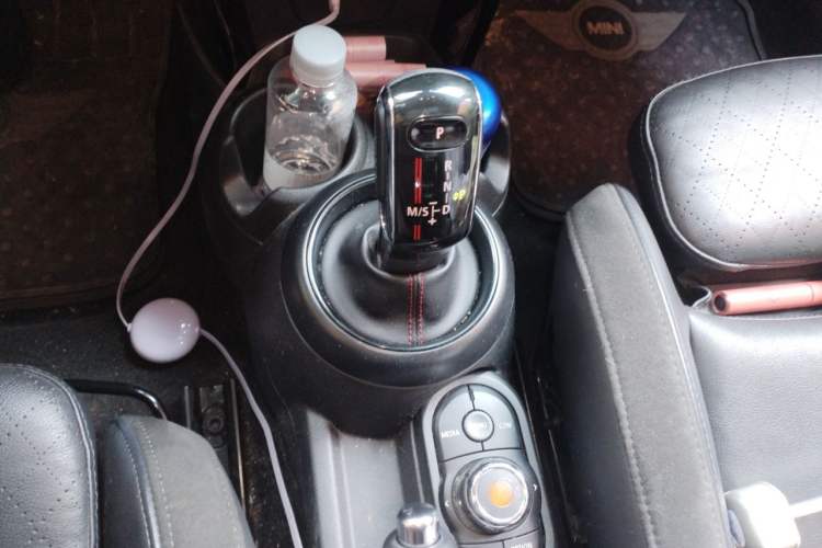 Used MINI 2018 2.0T COOPER S Classic Edition Gear Lever