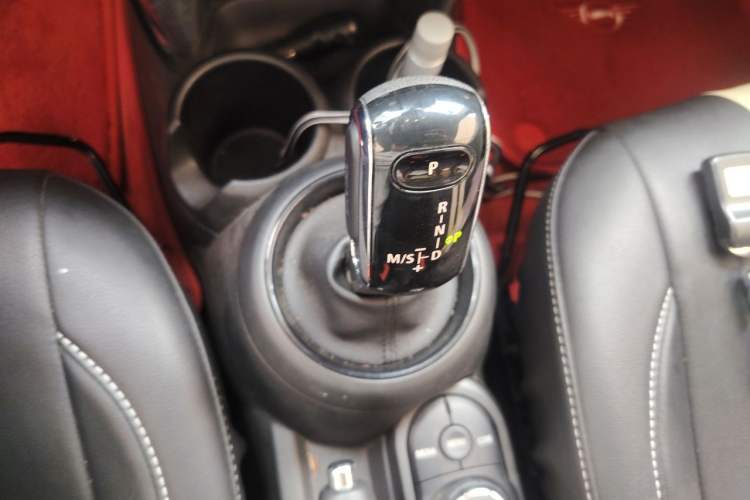 Used MINI 2018 1.5T ONE Five-Door Edition Gear Lever