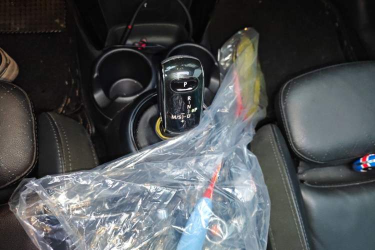 Used MINI 2018 1.5T COOPER Artist Gear Lever