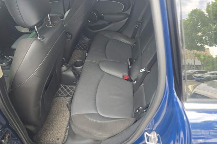 Used MINI 2018 1.5T COOPER Artist Five-Door Edition Left Rear Seat