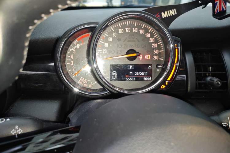 Used MINI 2018 1.5T COOPER Artist Odometer Close Up
