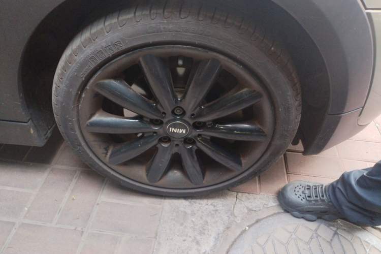 Used MINI 2018 2.0T COOPER S Classic Edition Right Front Wheel Hub