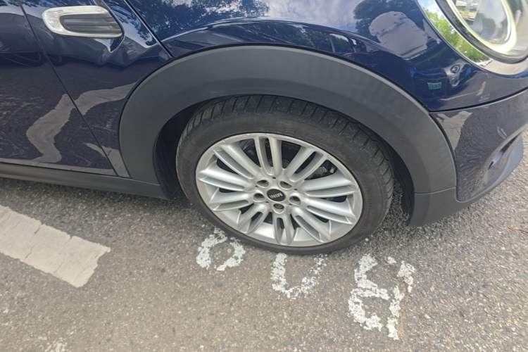 Used MINI 2018 1.5T COOPER Artist Five-Door Edition Right Front Wheel Hub