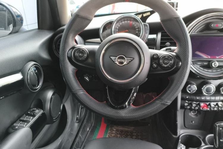 Used MINI 2018 1.5T COOPER Classic Edition Five-Door Version Steering Wheel