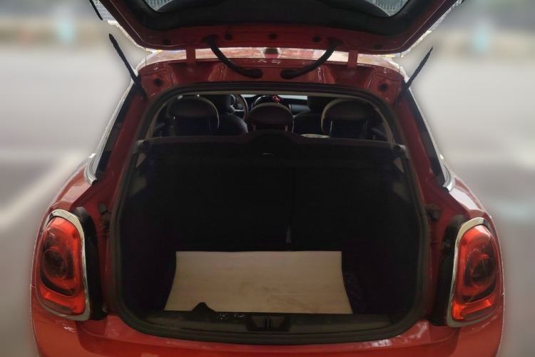 Used MINI 2018 1.5T ONE Five-Door Edition Trunk