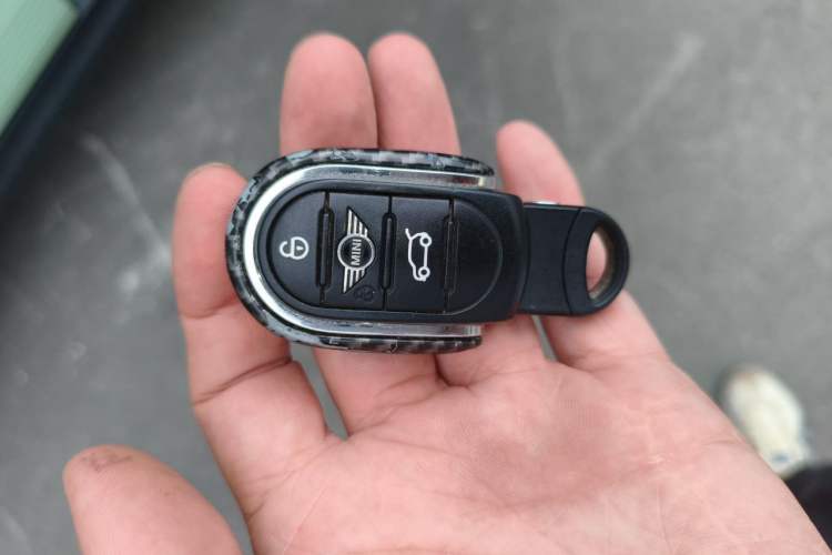 Used MINI 2018 1.5T COOPER Classic Edition Five-Door Version Vehicle Key