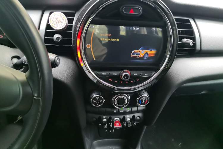 Used MINI 2018 1.5T ONE PLUS Five-Door Edition Audio And AC Panel
