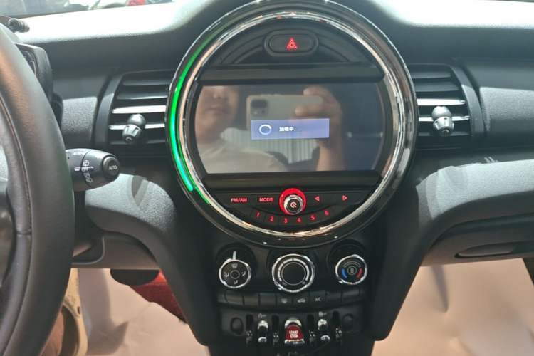 Used MINI 2018 1.5T ONE PLUS Five-Door Edition Audio And AC Panel