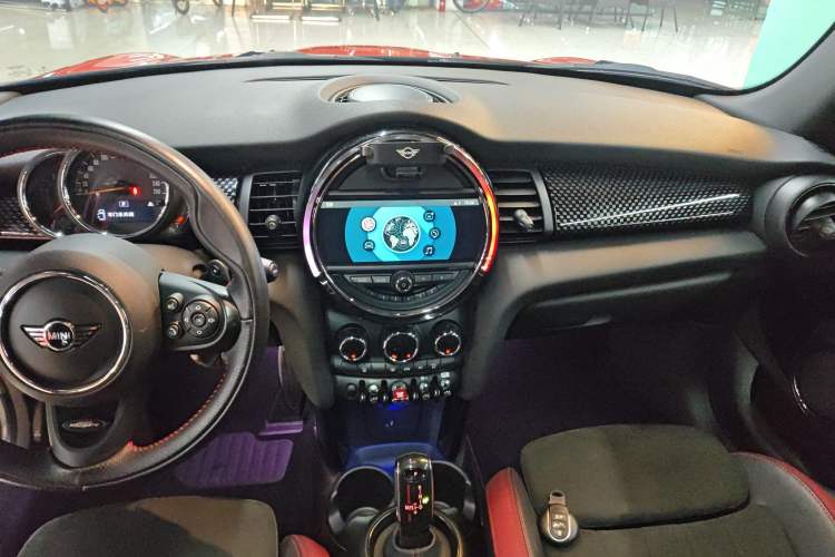 Used MINI 2018 2.0T COOPER S Racing Edition 5-door model Audio And AC Panel