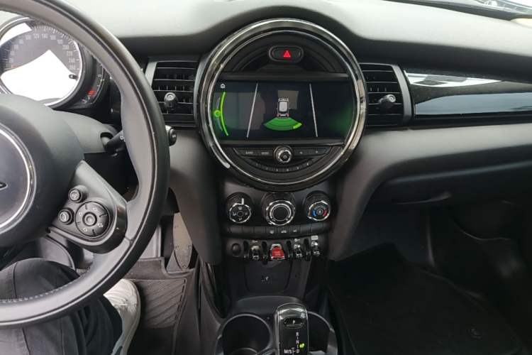 Used MINI 2018 1.5T COOPER Classic Edition Audio And AC Panel