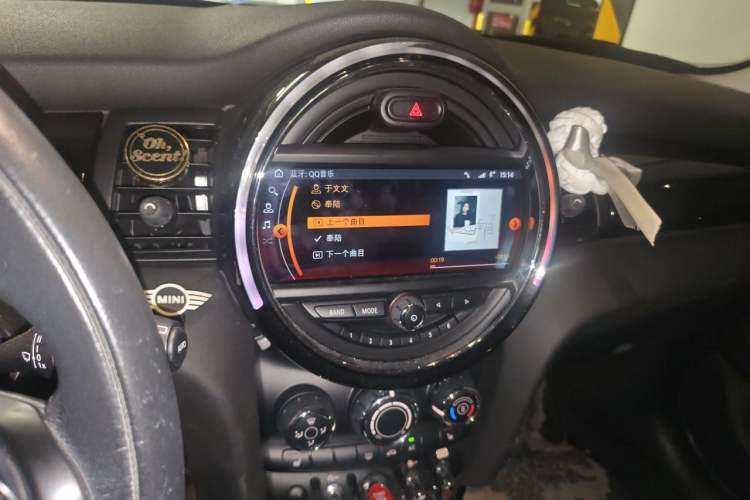 Used MINI 2018 1.5T COOPER Classic Edition Five-Door Version Audio And AC Panel