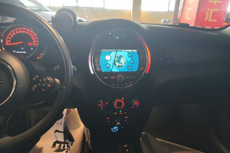 Used MINI 2018 1.5T ONE Five-Door Edition Audio And AC Panel