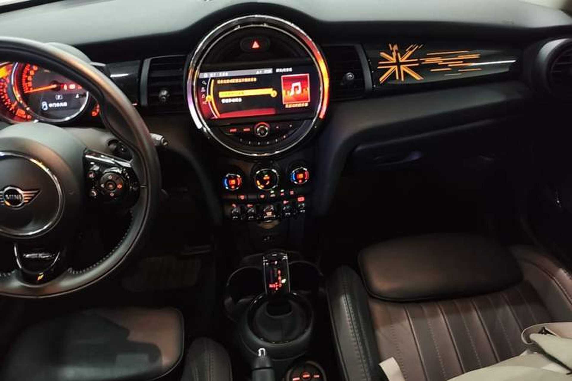 Used MINI 2018 2.0T COOPER S Artist Five-Door Edition Audio And AC Panel
