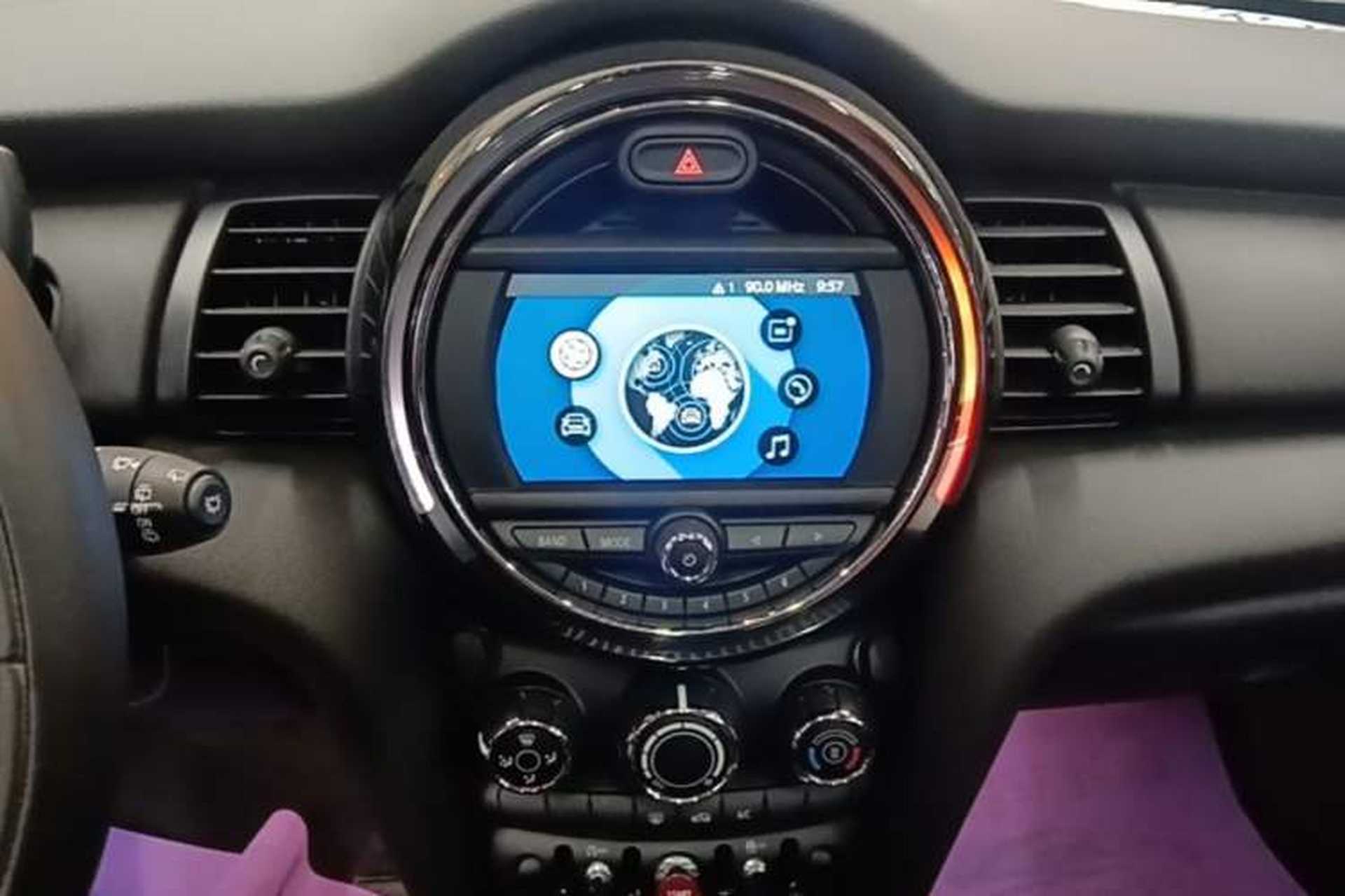 Used MINI 2018 1.5T ONE Five-Door Edition Audio And AC Panel