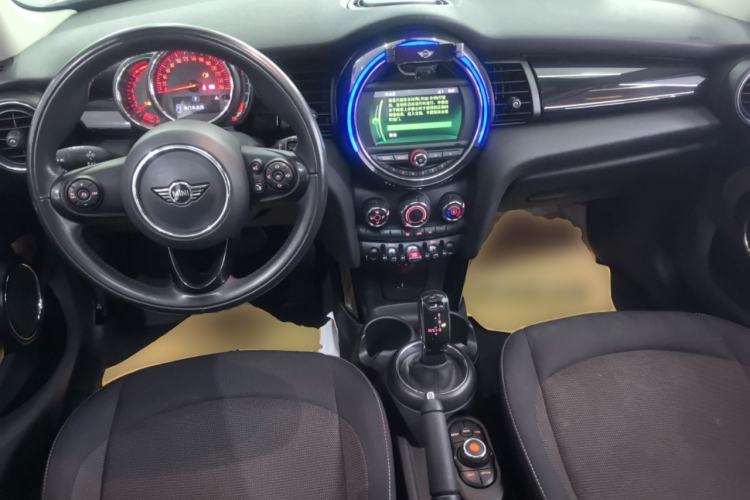 Used MINI 2018 1.5T ONE PLUS Five-Door Edition Center Console
