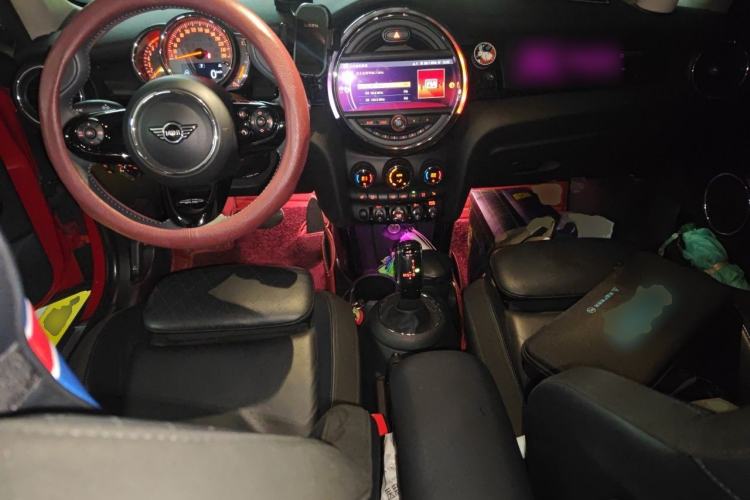 Used MINI 2018 1.5T COOPER Artist Five-Door Edition Center Console
