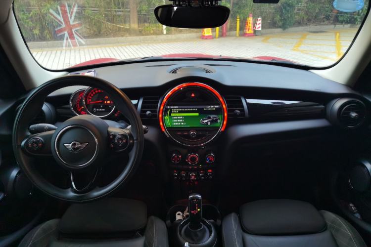 Used MINI 2018 1.5T COOPER Classic Edition Five-Door Version Center Console