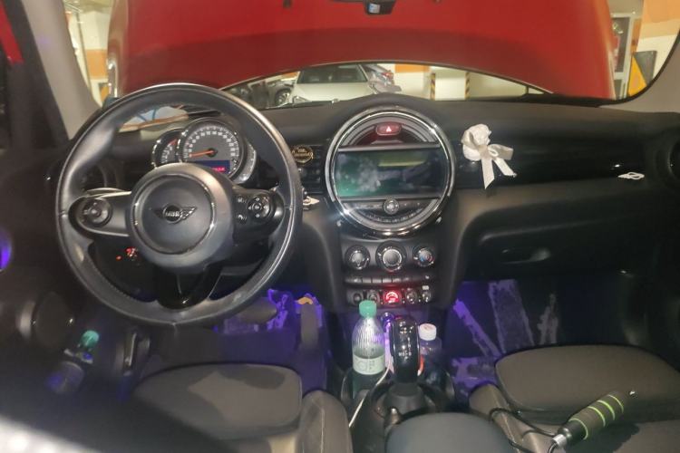 Used MINI 2018 1.5T COOPER Classic Edition Five-Door Version Center Console
