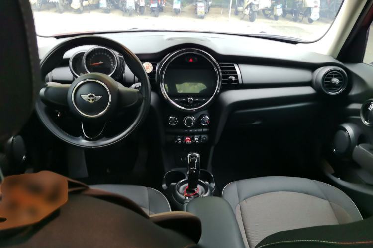 Used MINI 2018 1.5T ONE PLUS Five-Door Edition Center Console