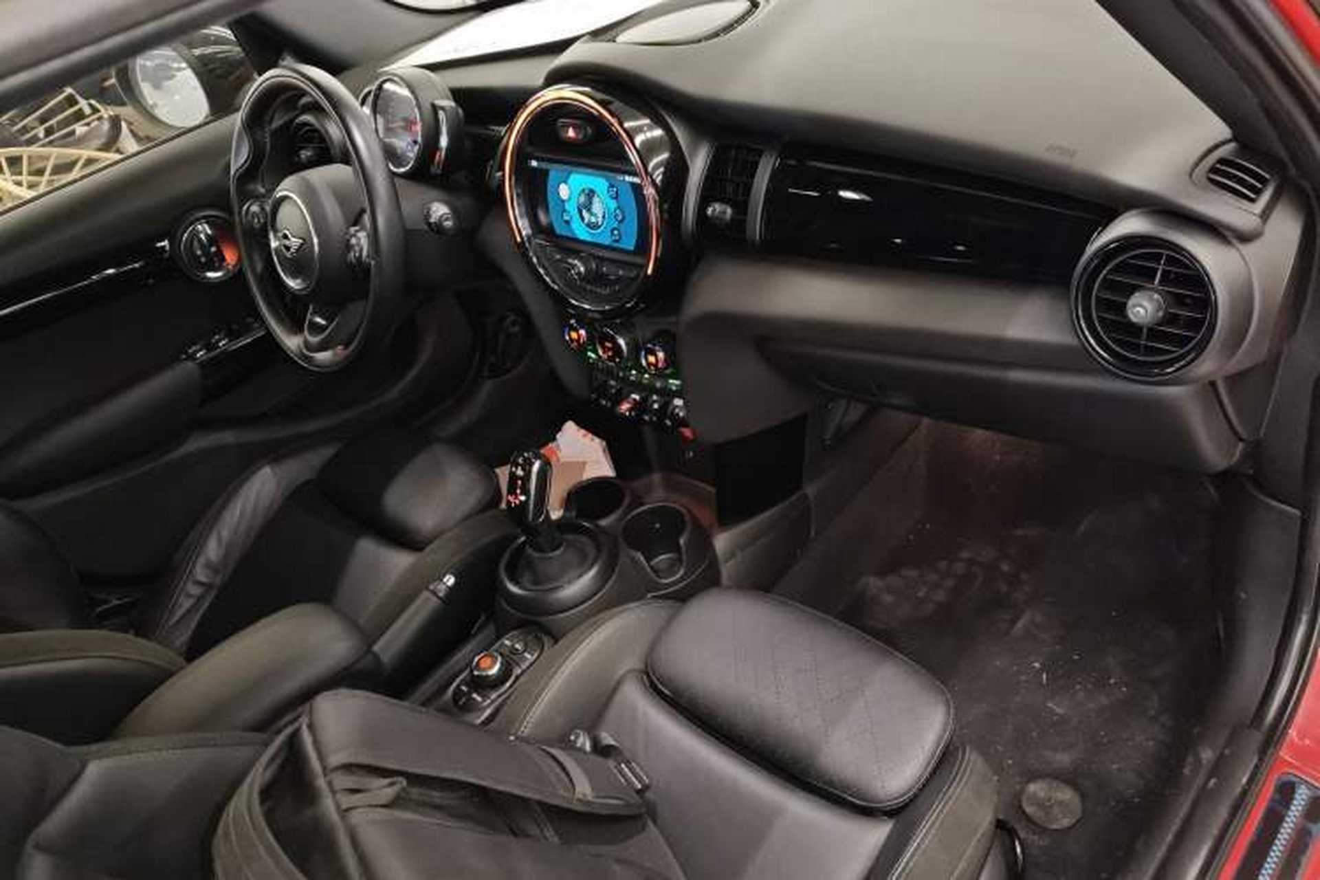 Used MINI 2018 1.5T COOPER Racing Edition Five-Door Version Center Console