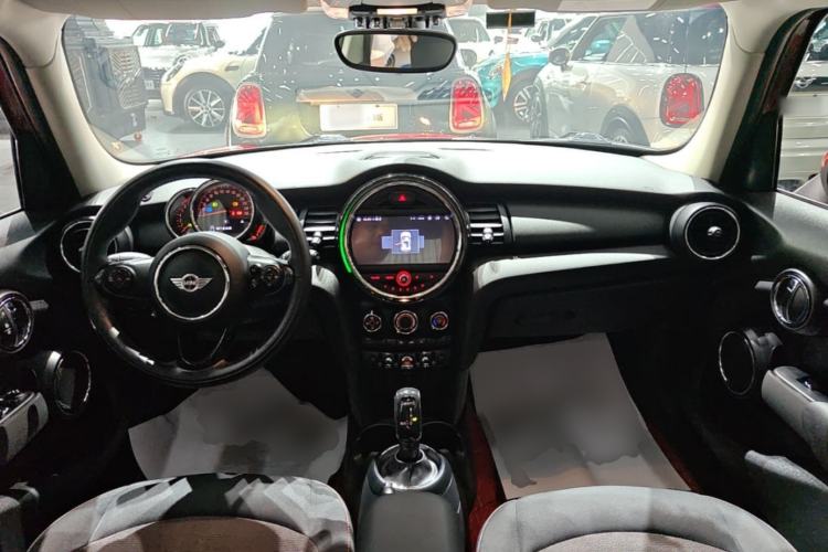 Used MINI 2018 1.5T ONE PLUS Five-Door Edition Center Console