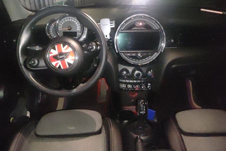 Used MINI 2018 1.5T COOPER Classic Edition Five-Door Version Center Console