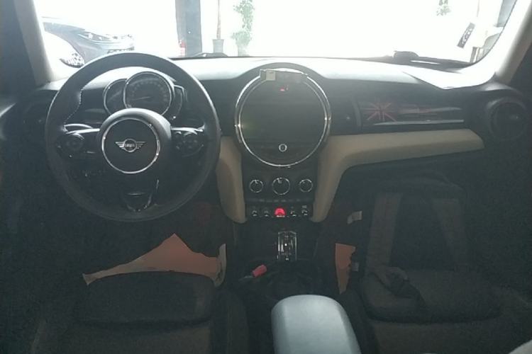 Used MINI 2018 1.5T COOPER Artist Five-Door Edition Center Console