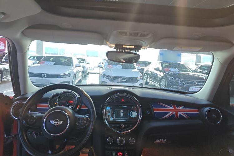 Used MINI 2018 1.5T ONE PLUS Five-Door Edition Center Console